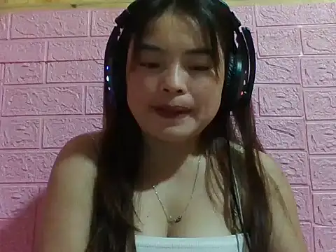 Snapshot of Loc_al chatting on 5, 10, 2025 Loc al online show from 5, 10, 2025