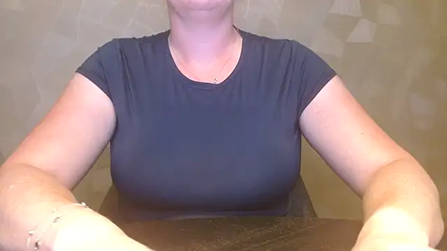 Esmee-Xxx online show from 15, 9, 2025