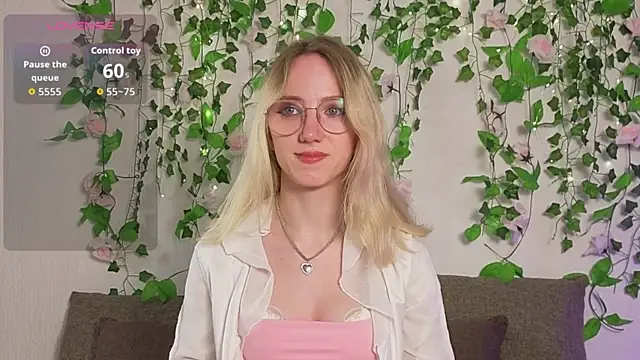 Snapshot of EmmaNovak chatting on 31, 3, 2026 EmmaNovak online show from 31, 3, 2026