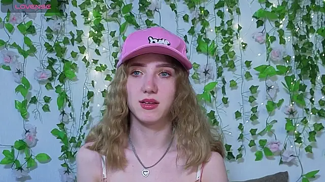 Snapshot of EmmaNovak chatting on 9, 5, 2026 EmmaNovak online show from 9, 5, 2026