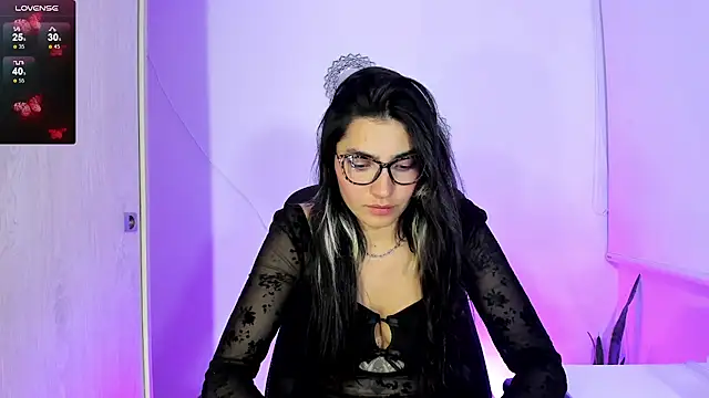 Snapshot of bella_thorne3 chatting on 13, 9, 2025 bella thorne3 online show from 13, 9, 2025