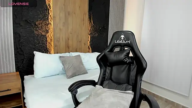 Snapshot of Clara_Luu chatting on 11, 10, 2025 Clara Luu online show from 11, 10, 2025