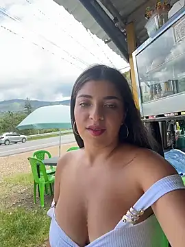 Isaa-Sweet online show from 7, 4, 2026