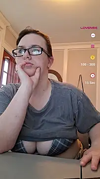 Snapshot of queenpeaches121 chatting on 2, 4, 2026 queenpeaches121 online show from 2, 4, 2026