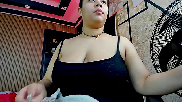 Snapshot of ThaliaBrooks_ chatting on 5, 12, 2025 ThaliaBrooks online show from 5, 12, 2025