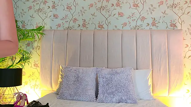 Snapshot of elsa_gb chatting on 7, 5, 2026 elsa gb online show from 7, 5, 2026