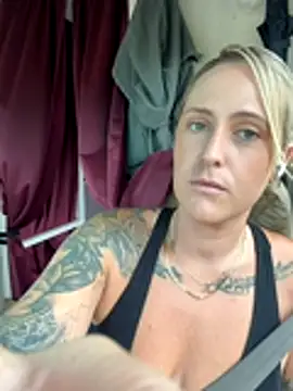 Snapshot of OdetteDelane chatting on 18, 12, 2025 OdetteDelane online show from 18, 12, 2025