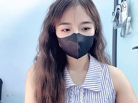 Snapshot of Tinaa-22 chatting on 11, 9, 2025 Tinaa-22 online show from 11, 9, 2025