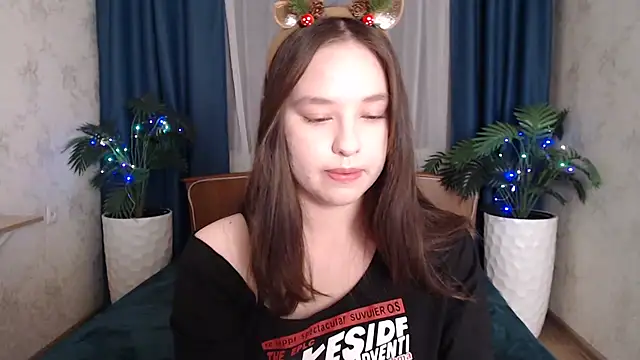 Snapshot of PureLedy chatting on 15, 12, 2025 PureLedy online show from 15, 12, 2025