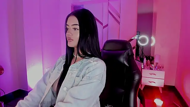 Snapshot of EmmaStonns chatting on 21, 10, 2025 EmmaStonns online show from 21, 10, 2025