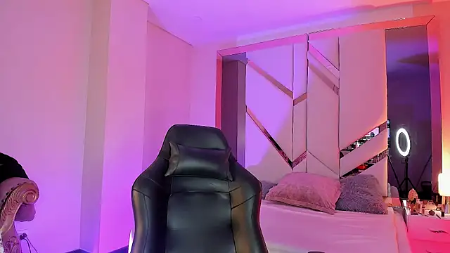 Snapshot of EmmaStonns chatting on 27, 11, 2025 EmmaStonns online show from 27, 11, 2025