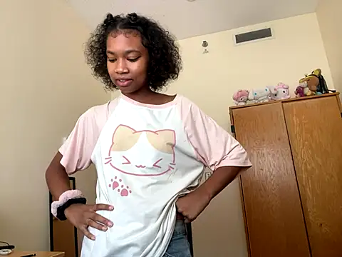 Snapshot of luvrgrllani chatting on 10, 9, 2025 luvrgrllani online show from 10, 9, 2025