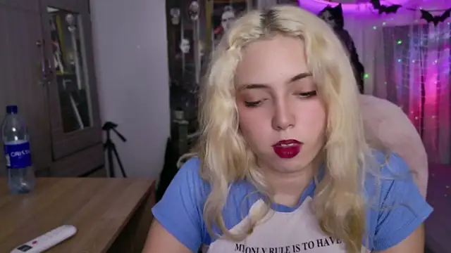 Snapshot of Natalia_novna chatting on 15, 10, 2025 Natalia novna online show from 15, 10, 2025