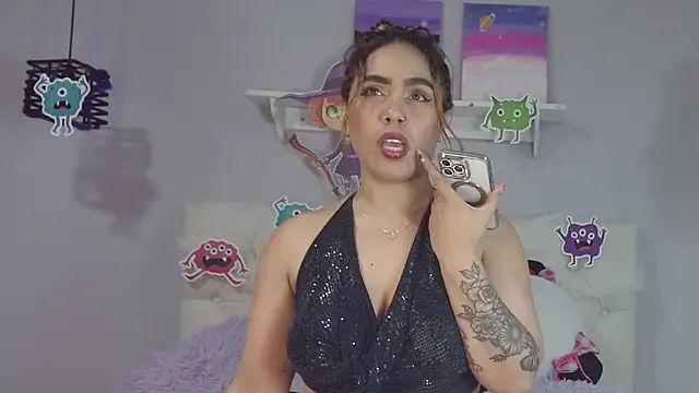 Snapshot of _Aiitanaa_ chatting on 28, 10, 2025 Aiitanaa online show from 28, 10, 2025