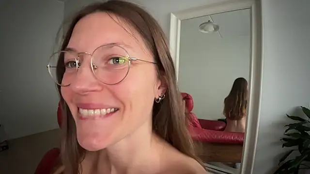 Snapshot of Scorpion_Peach chatting on 1, 11, 2025 Scorpion Peach online show from 1, 11, 2025