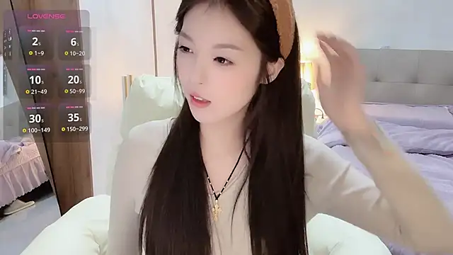 Snapshot of T-LL77- chatting on 12, 11, 2025 T-LL77- online show from 12, 11, 2025