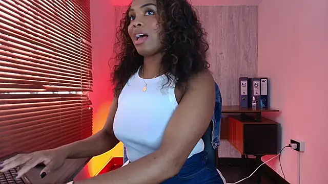 ArianaBeake online show from 15, 4, 2026