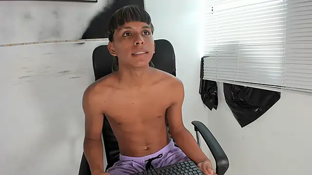 tyler twink boy online show from 13, 9, 2025