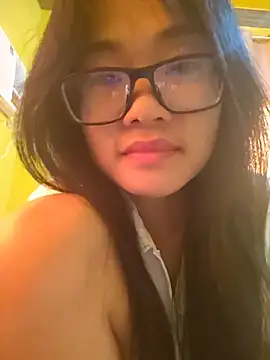 YayeeShow online show from 5, 11, 2025