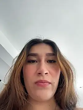 Isa Villamarin online show from 7, 10, 2025