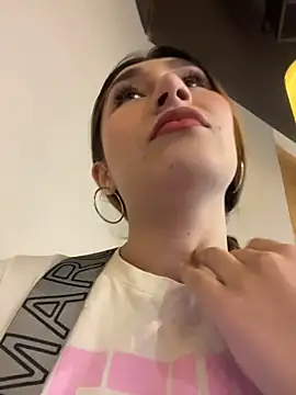 Isa Villamarin online show from 15, 10, 2025