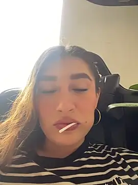 Isa Villamarin online show from 17, 10, 2025