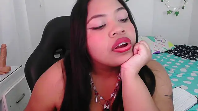 Snapshot of Juicy_elenxx chatting on 5, 7, 2026 Juicy elenxx online show from 5, 7, 2026