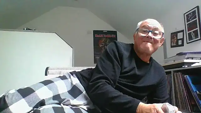Snapshot of naughtygrandad1 chatting on 17, 9, 2025 naughtygrandad1 online show from 17, 9, 2025