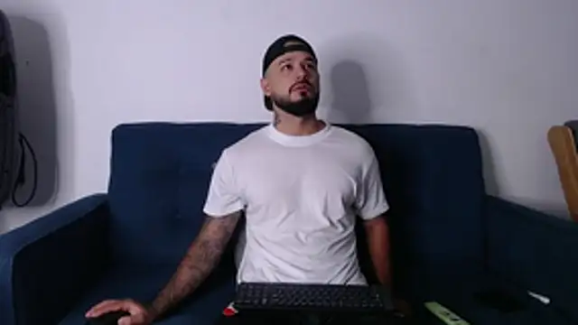 Snapshot of Eric_Evans1 chatting on 8, 11, 2025 Eric Evans1 online show from 8, 11, 2025