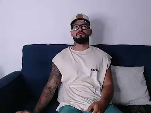 Snapshot of Eric_Evans1 chatting on 21, 11, 2025 Eric Evans1 online show from 21, 11, 2025