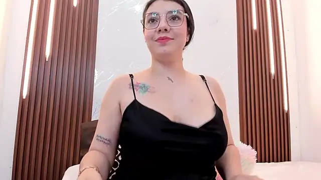 CarolinaMejia online show from 3, 12, 2025