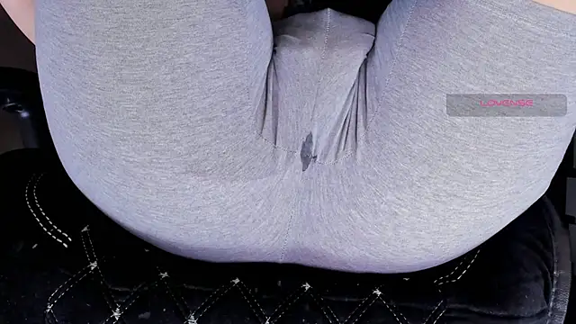 Cameltoe squirt inPants online show from 10, 9, 2025