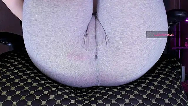 Cameltoe squirt inPants online show from 26, 11, 2025