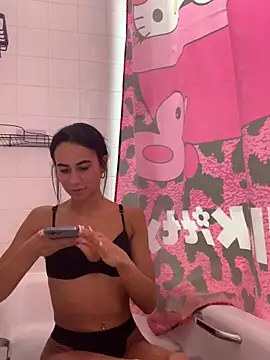 itsyourgirltee online show from 29, 10, 2025