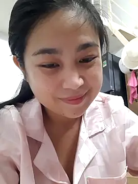 Snapshot of Minn-cute chatting on 10, 10, 2025 Minn-cute online show from 10, 10, 2025