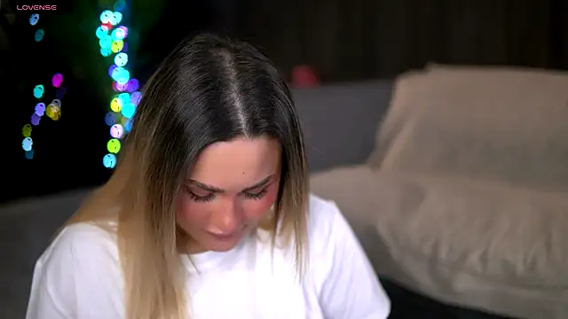 Snapshot of KayaAzur chatting on 28, 11, 2025 KayaAzur online show from 28, 11, 2025