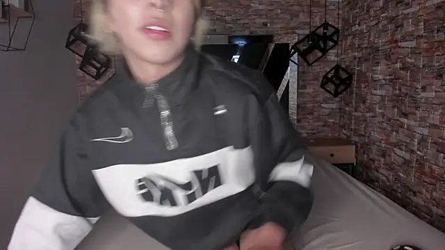 Snapshot of OliIverr22 chatting on 10, 9, 2025 OliIverr22 online show from 10, 9, 2025