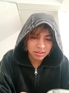 Snapshot of OliIverr22 chatting on 15, 9, 2025 OliIverr22 online show from 15, 9, 2025