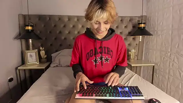 Snapshot of OliIverr22 chatting on 19, 9, 2025 OliIverr22 online show from 19, 9, 2025