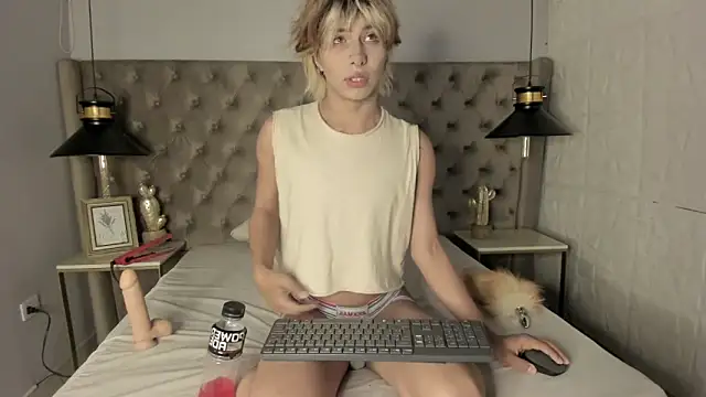 Snapshot of OliIverr22 chatting on 22, 9, 2025 OliIverr22 online show from 22, 9, 2025