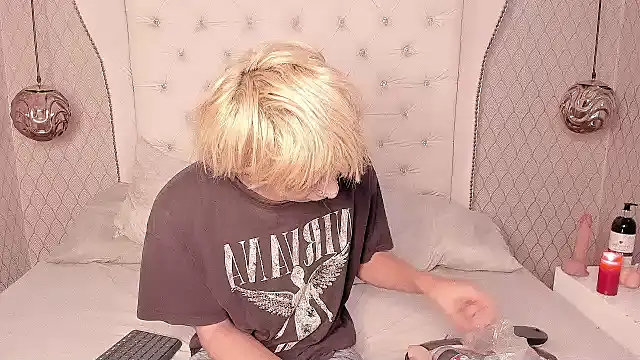 Snapshot of OliIverr22 chatting on 19, 10, 2025 OliIverr22 online show from 19, 10, 2025