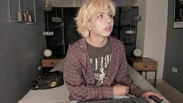 Snapshot of OliIverr22 chatting on 11, 11, 2025 OliIverr22 online show from 11, 11, 2025