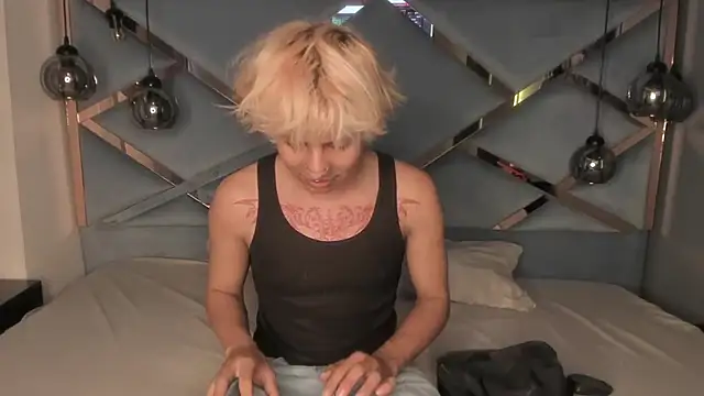 Snapshot of OliIverr22 chatting on 12, 11, 2025 OliIverr22 online show from 12, 11, 2025