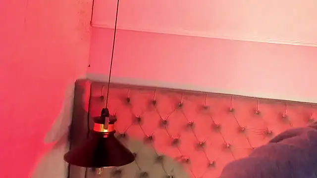 Snapshot of OliIverr22 chatting on 28, 11, 2025 OliIverr22 online show from 28, 11, 2025