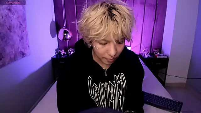 Snapshot of OliIverr22 chatting on 16, 12, 2025 OliIverr22 online show from 16, 12, 2025