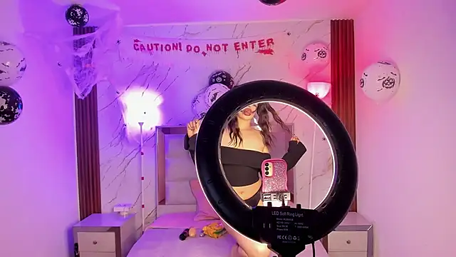 Lizeth Salazar online show from 4, 10, 2025