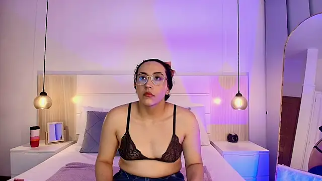 Snapshot of alehia_cute chatting on 9, 10, 2025 alehia cute online show from 9, 10, 2025