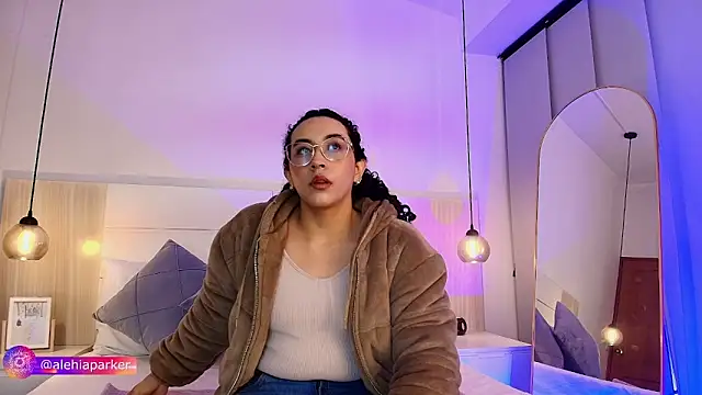 Snapshot of alehia_cute chatting on 12, 10, 2025 alehia cute online show from 12, 10, 2025