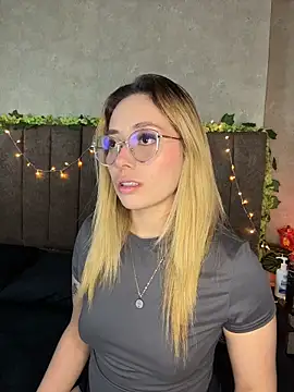 LanaMills  online show from 6, 3, 2026