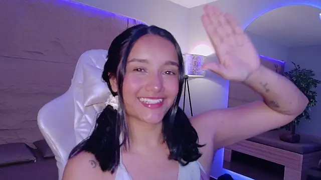 HannahMontgomery online show from 14, 4, 2026